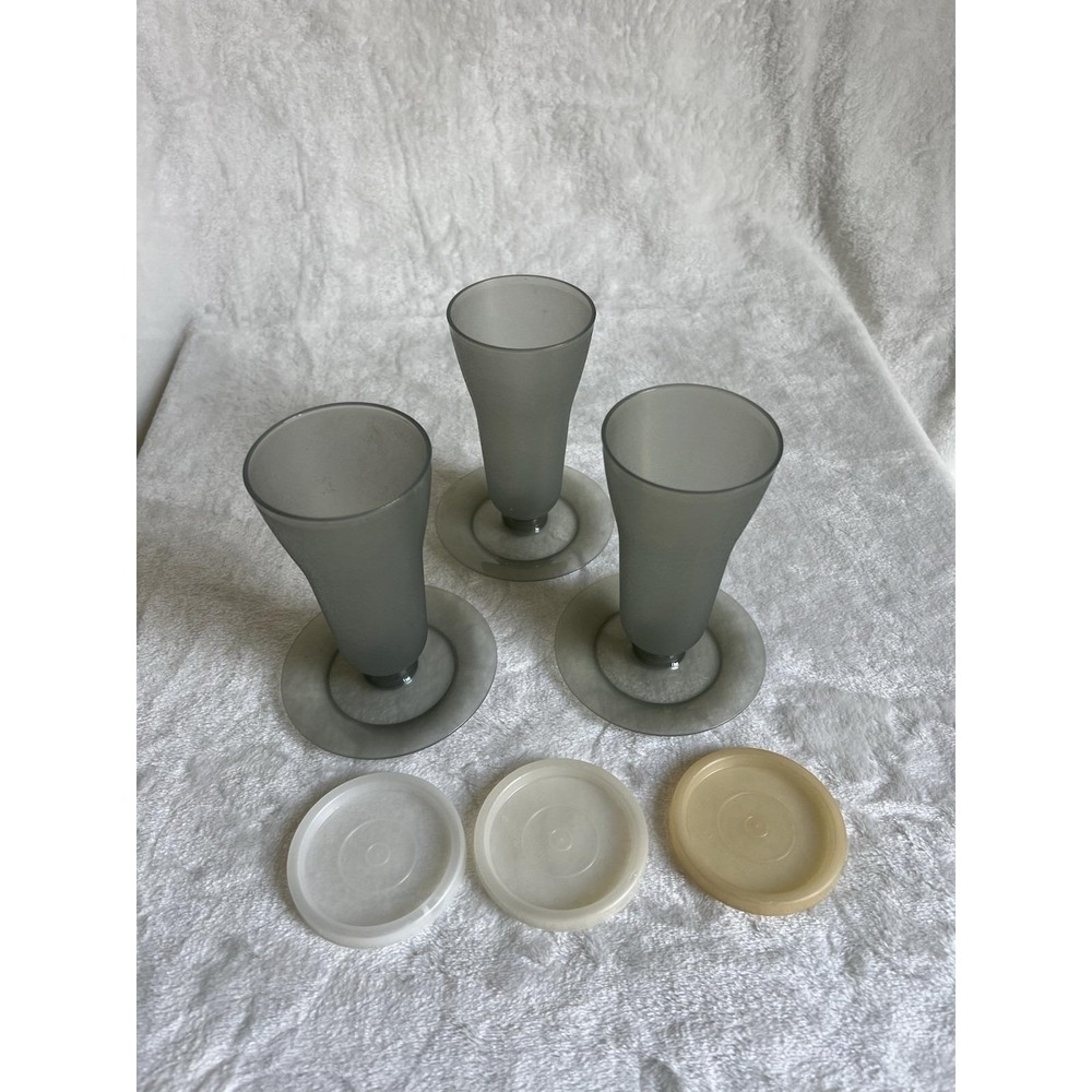 Three VTG 5" Smoke Gray Plastic Tupperware Dessert Parfait‎ Cups With Lids
